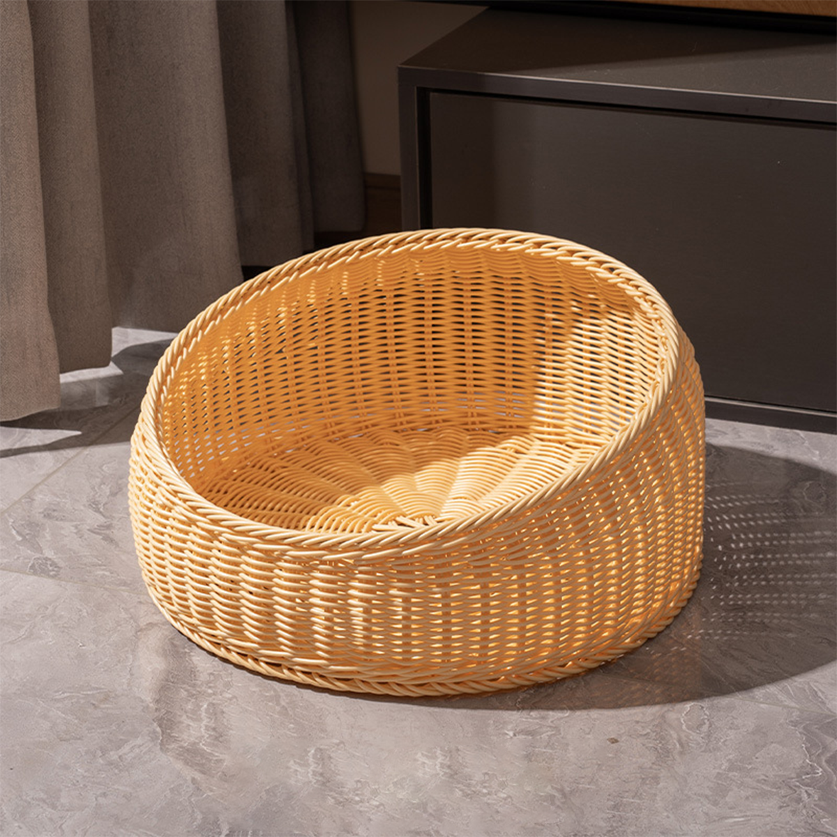 Weaving a circular pet bed