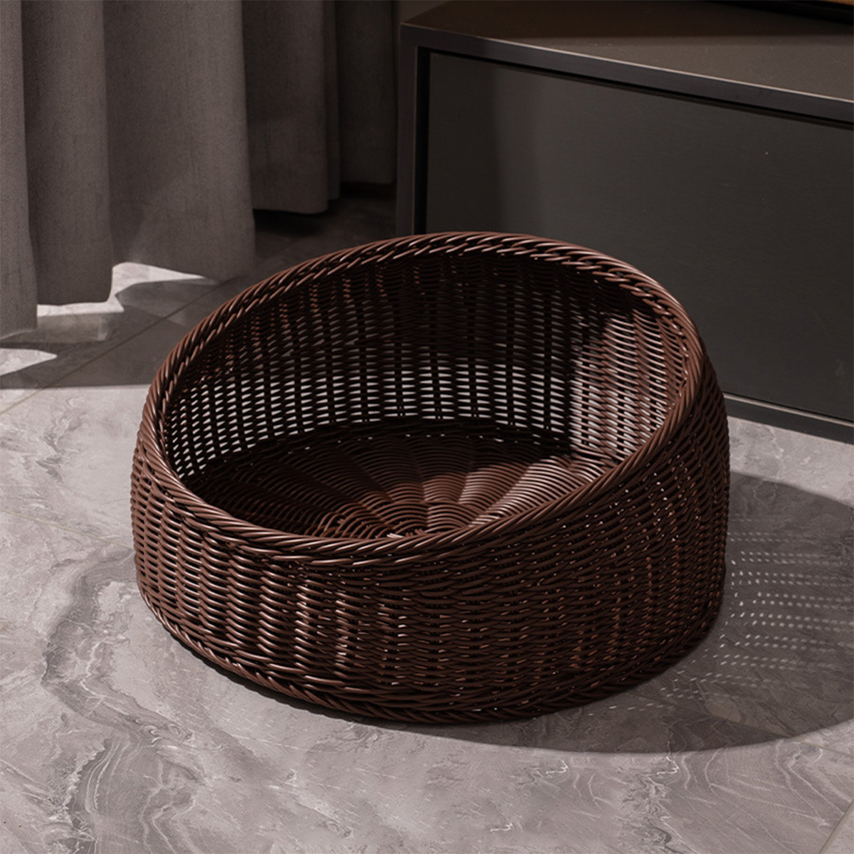 Weaving a circular pet bed