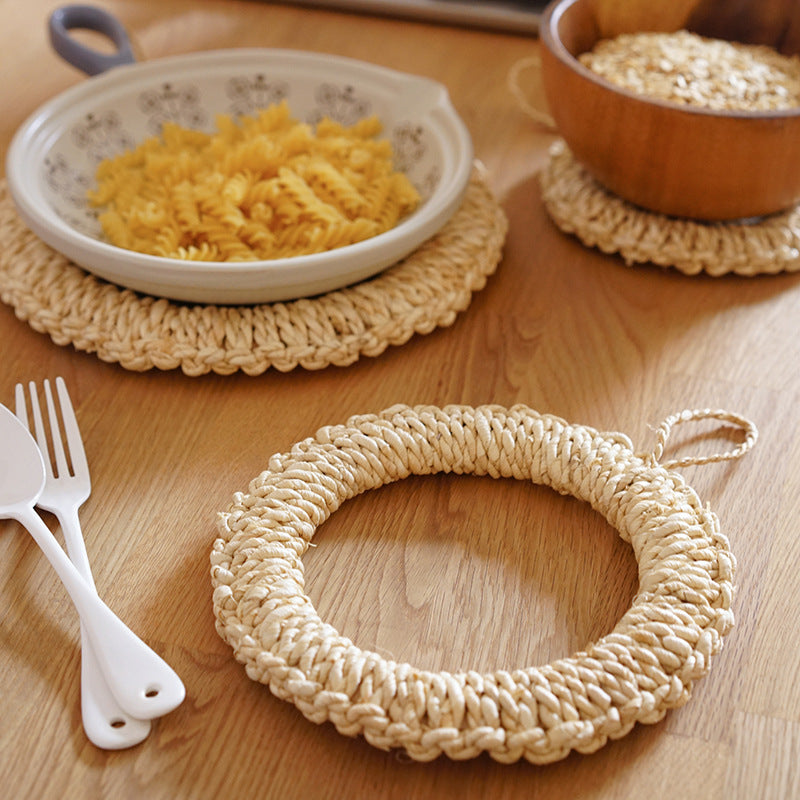 Handmade straw woven heat insulation pad