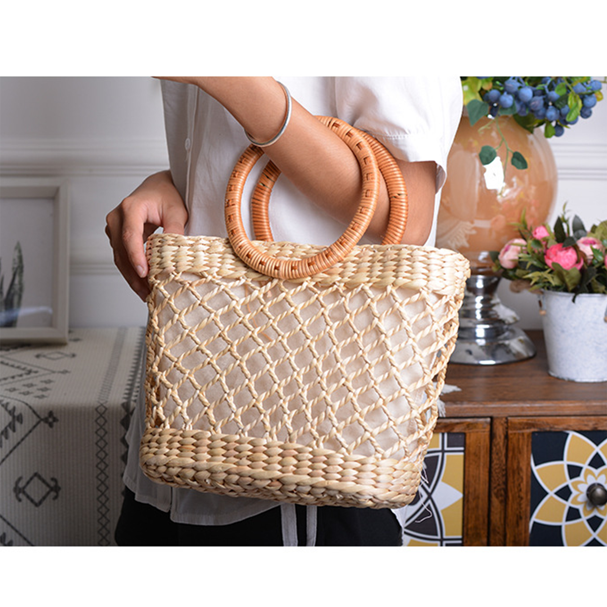 Grid-patterned natural straw double-loop handbag