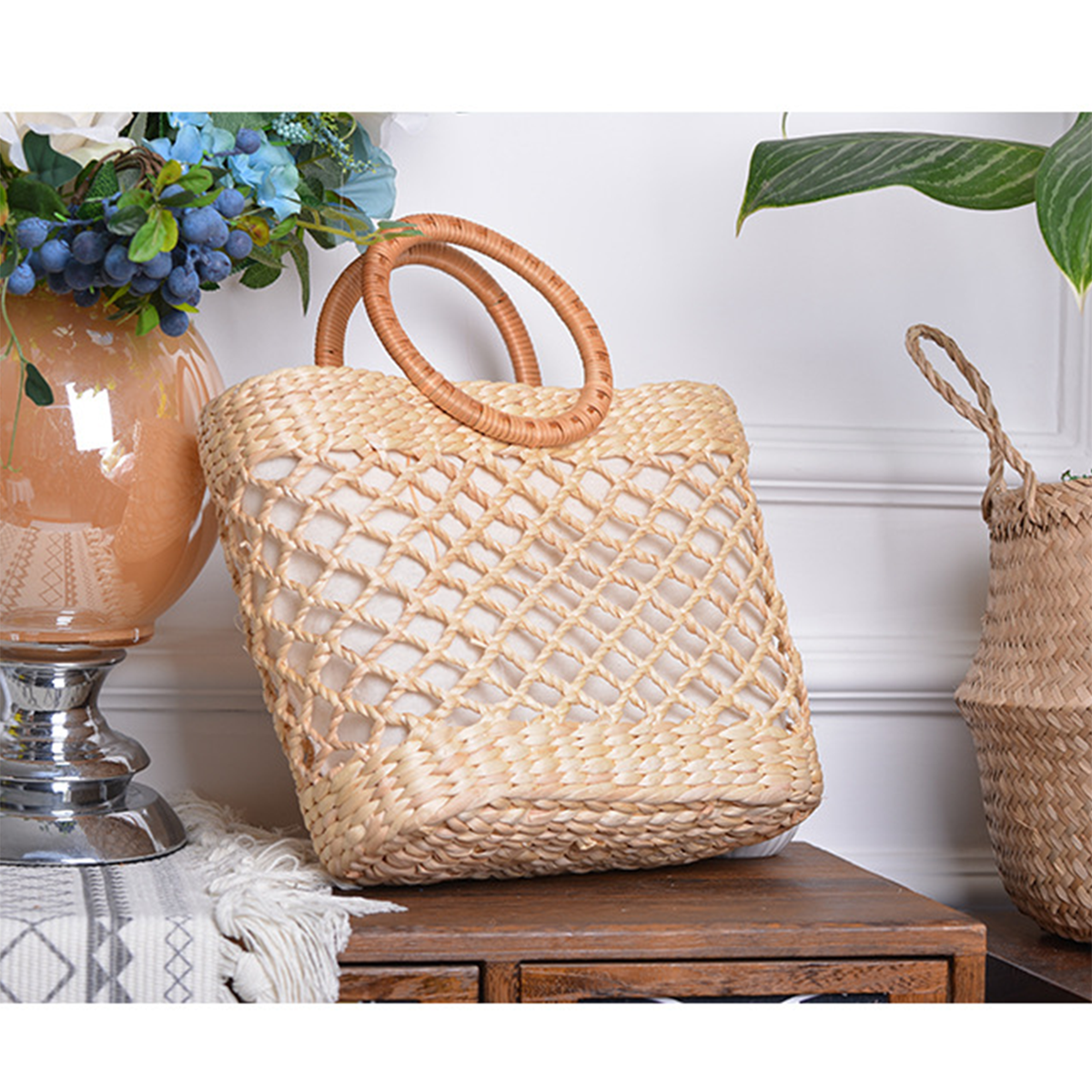 Grid-patterned natural straw double-loop handbag